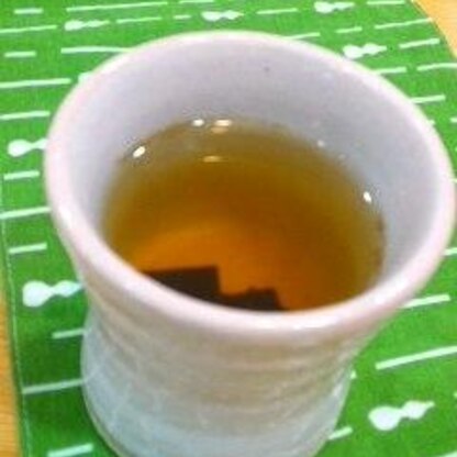 緑茶の香りと塩昆布が良く合いますね♪お茶を足して飲み続けちやいました(^w^)